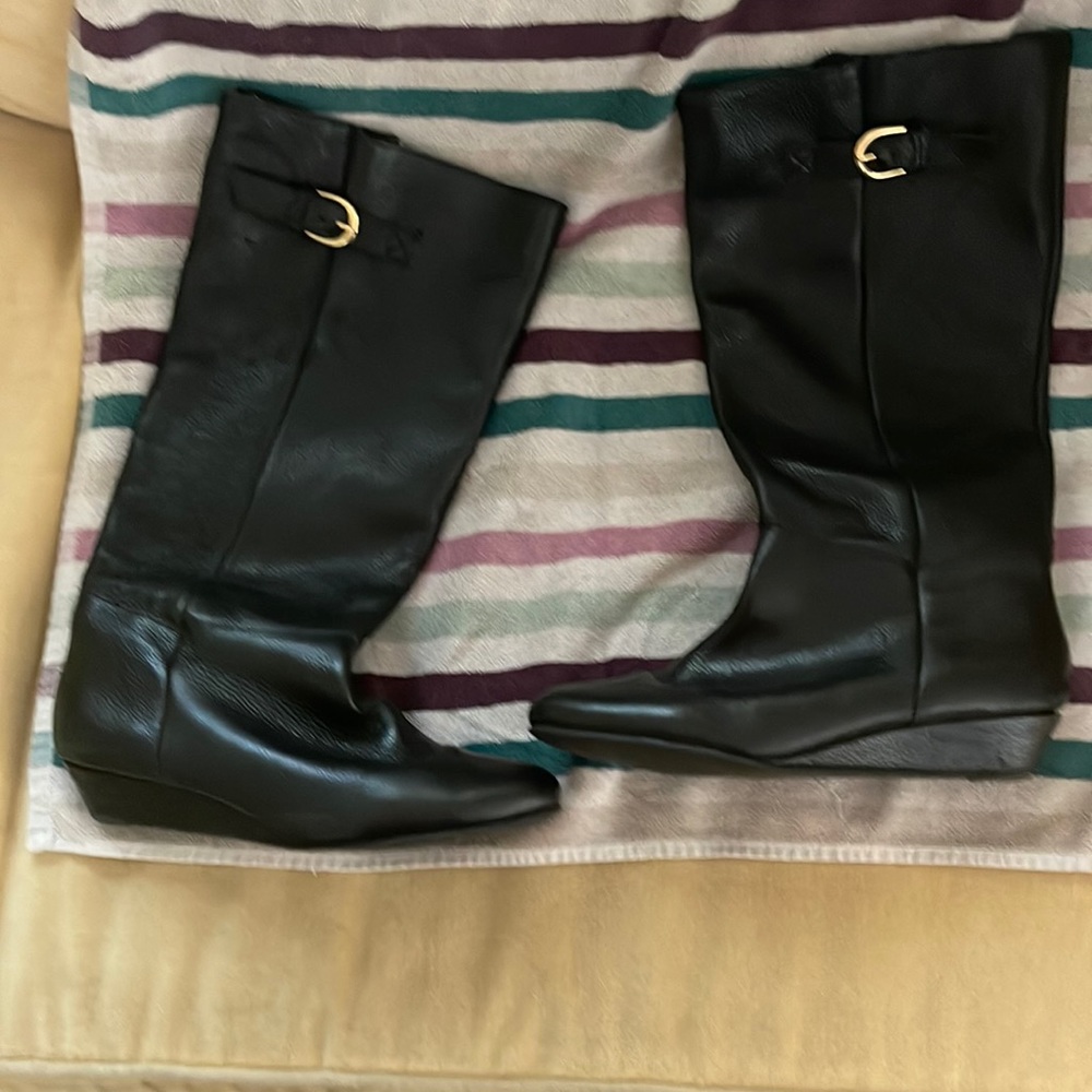 Intyce 8.5 black all Leather small wedge boots